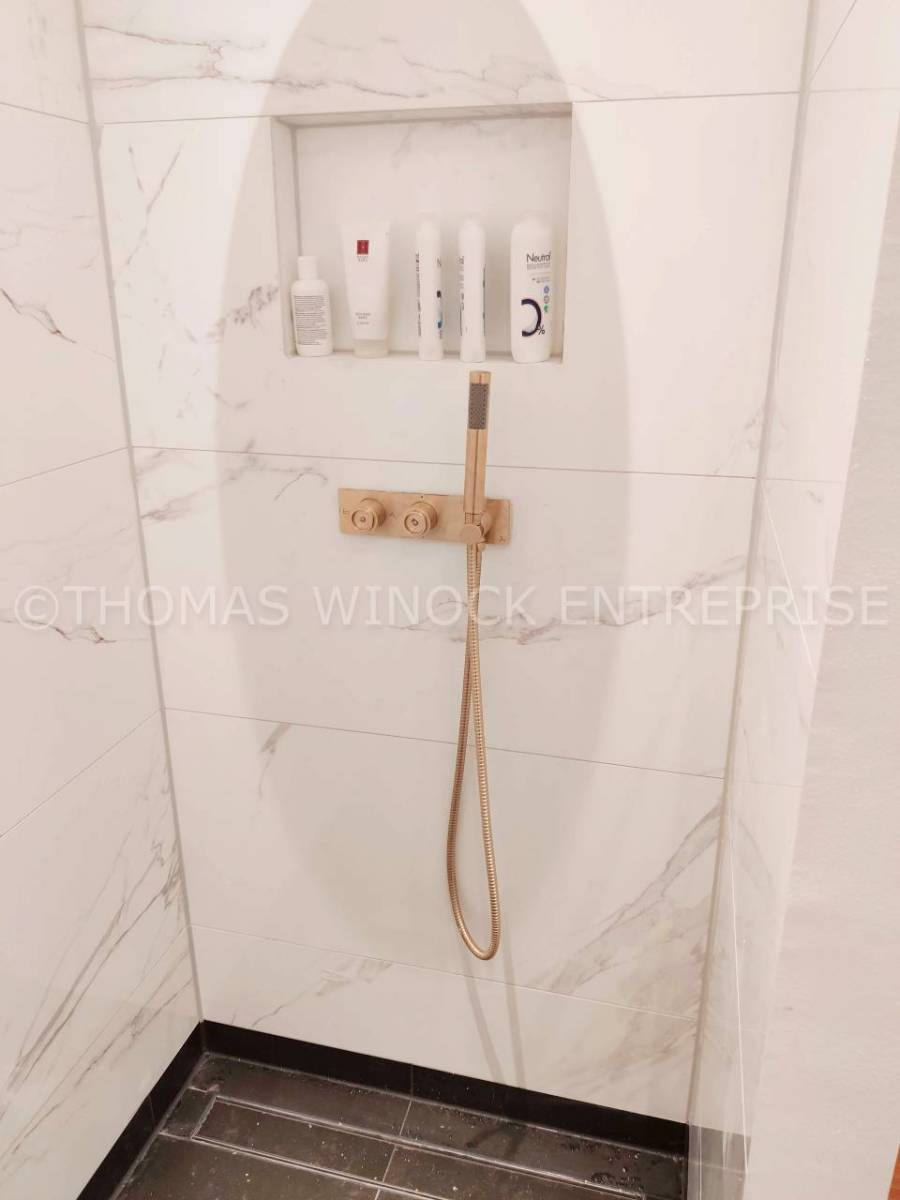 rénovation de salle de bain à Martigues par Thomas Winock Entreprise