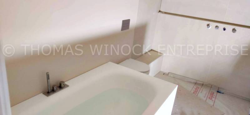 rénovation de salle de bain à St Mitre les REmparts par Thomas WInock