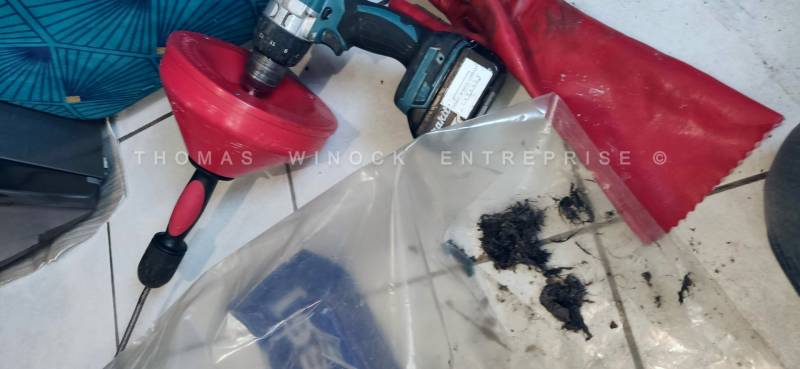 baignoire bouchée sur Martigues débouchée par Thomas Winock Entreprise