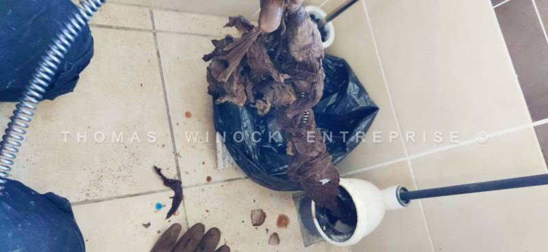 canalisation bouchée à Martigues sur WC débouché par Thomas Winock