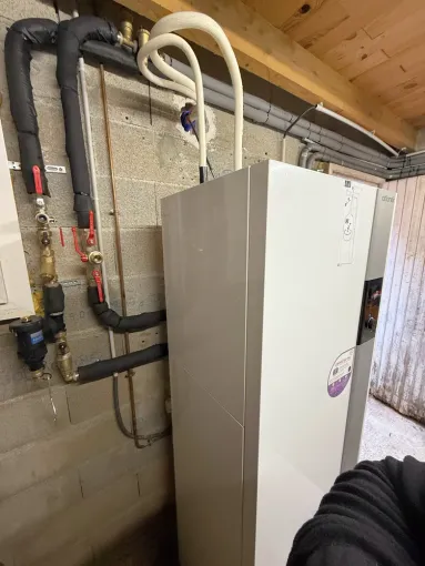 Comment les grandes marques gèrent la transition vers des fluides frigorigènes à plus faible impact climatique pour les pompes à chaleur air eau à Châteauneuf les Martigues, Martigues, TWE