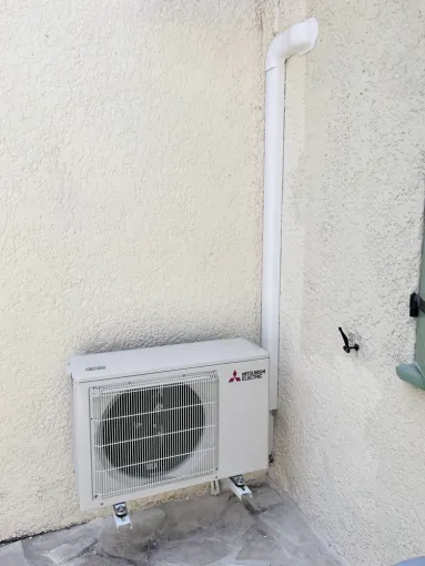 Est-il possible de piloter sa clim à distance depuis son smartphone pour arriver dans une maison fraîche à Châteauneuf-les-Martigues ?, Martigues, TWE