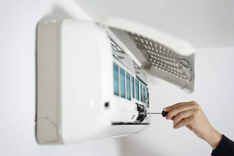À quelle fréquence faire la maintenance de ma clim monobloc ?, Martigues, TWE